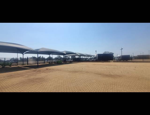 20,000M² SHOWROOM TO LET IN WEST RAND AH